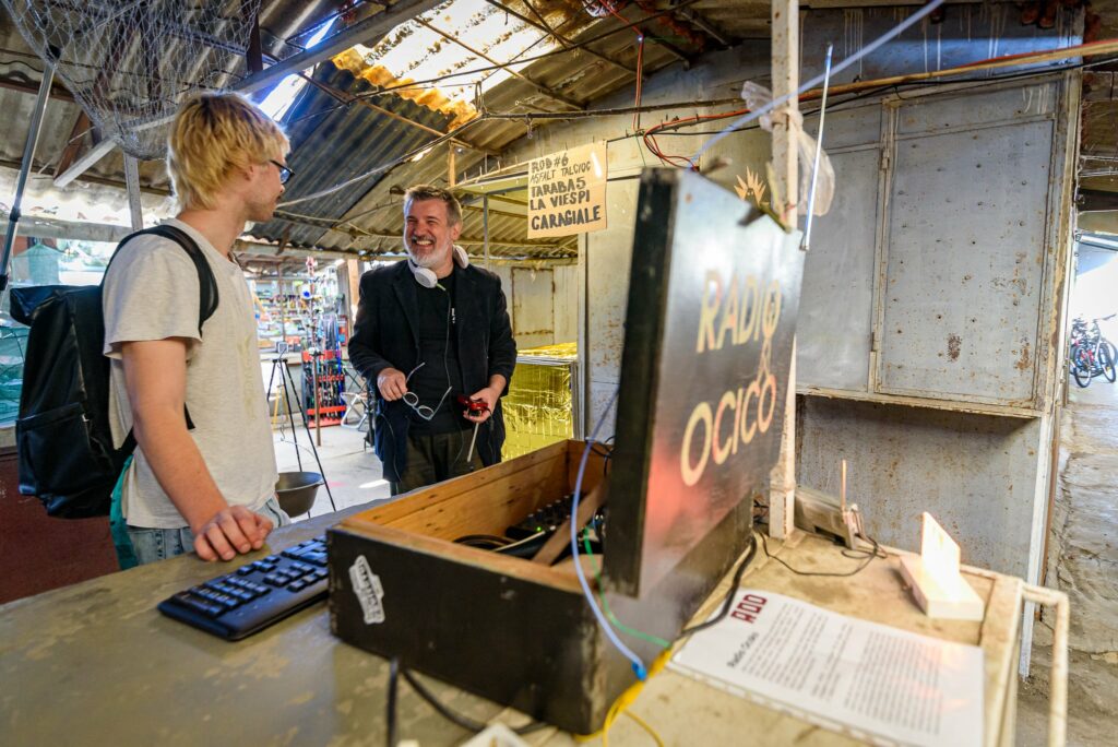 HUB cultural inedit la Timișoara: postul de radio care a emis dintr-o valiză, transformat într-un radio „de mall”