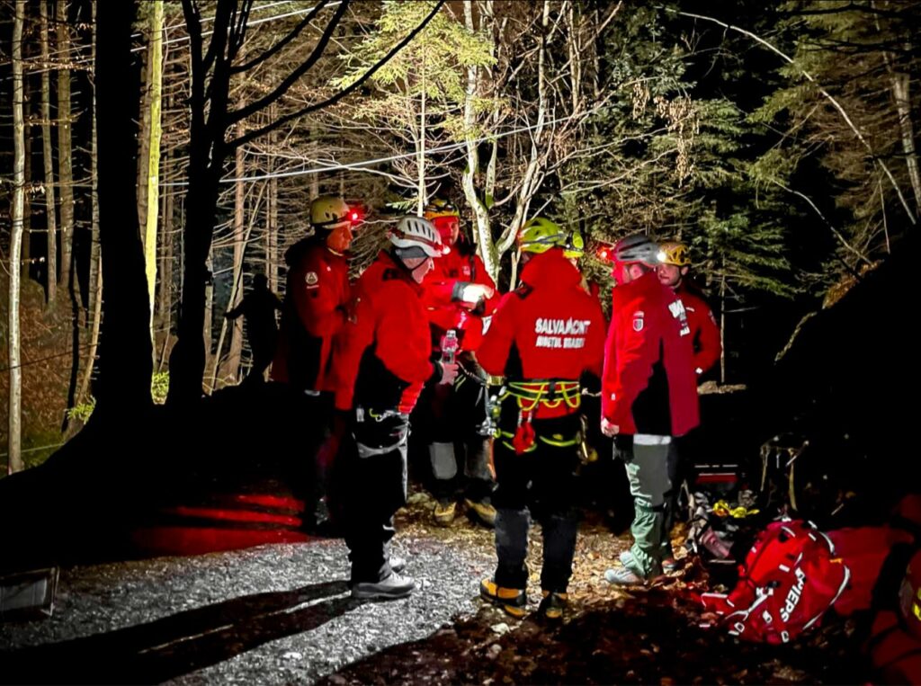 Turist epuizat, rătăcit în Bucegi, căutat de Salvamont Brașov cu drona cu termoviziune, însă fără rezultat