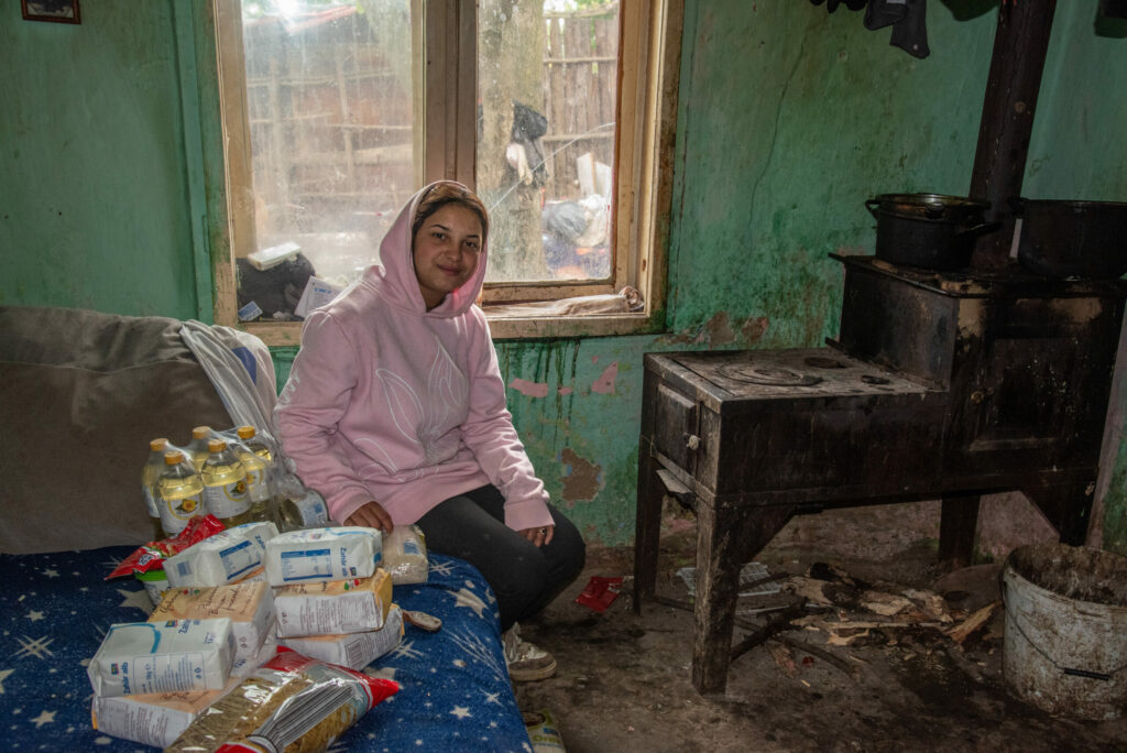Olandezul care se luptă de unul singur cu sărăcia lucie din România / Știe că nu va câștiga, dar face tot ce poate