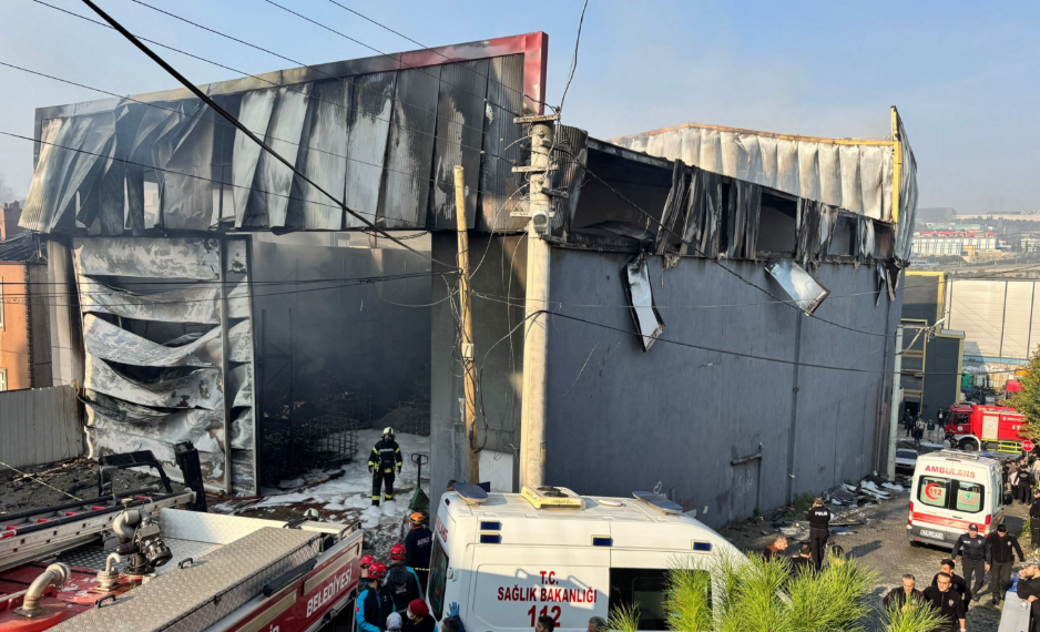 Incendiu la un depozit de parfumuri din nord-vestul Turciei. Șase persoane au murit