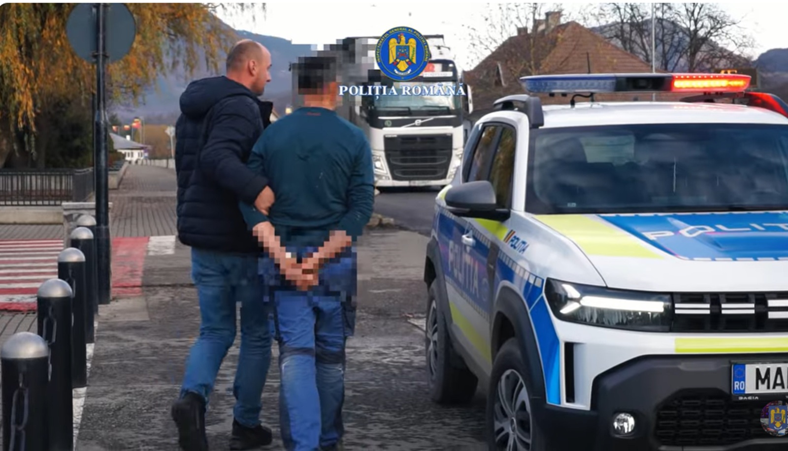 Polițiștii descoperă arme letale în colete de Crăciun