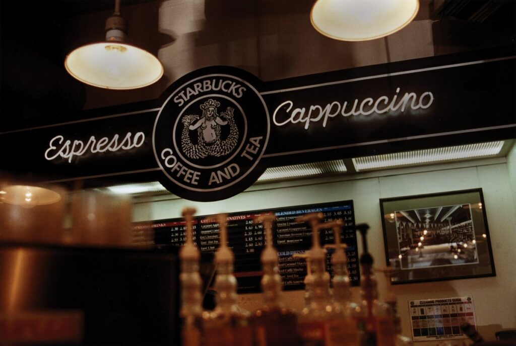 Angajații Starbucks plănuiesc o grevă în 25 de orașe