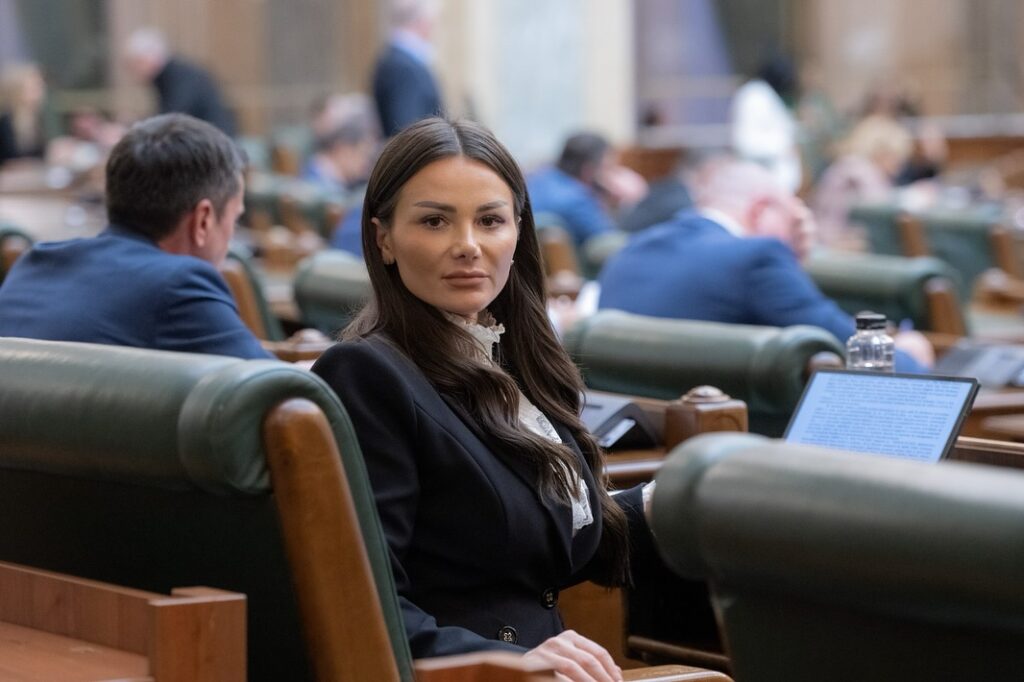 Primele declarații ale senatoarei POT Valentina Aldea, după ce a fost agresată cu o bară metalică de o altă femeie: ”Am fost lovită fără motiv”