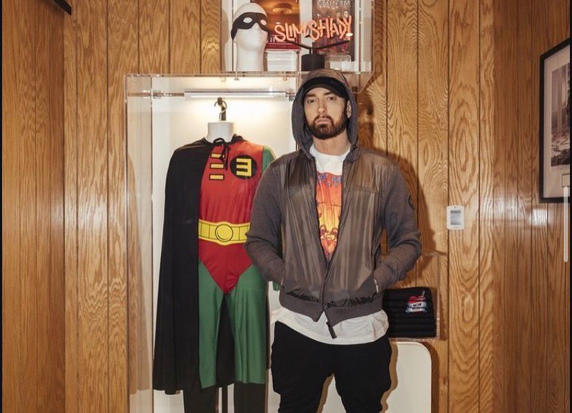 Eminem dă în judecată o firmă australiană numită Swim Shady pentru încălcarea mărcii „Slim Shady”