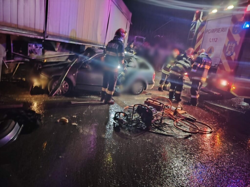 Accident rutier sever în Coțofănești între un tir și un autoturism: cinci victime