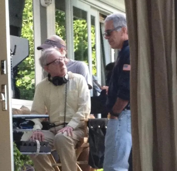 Celebrul regizor Woody Allen spune că nu regretă prietenia cu Jeffrey Epstein
