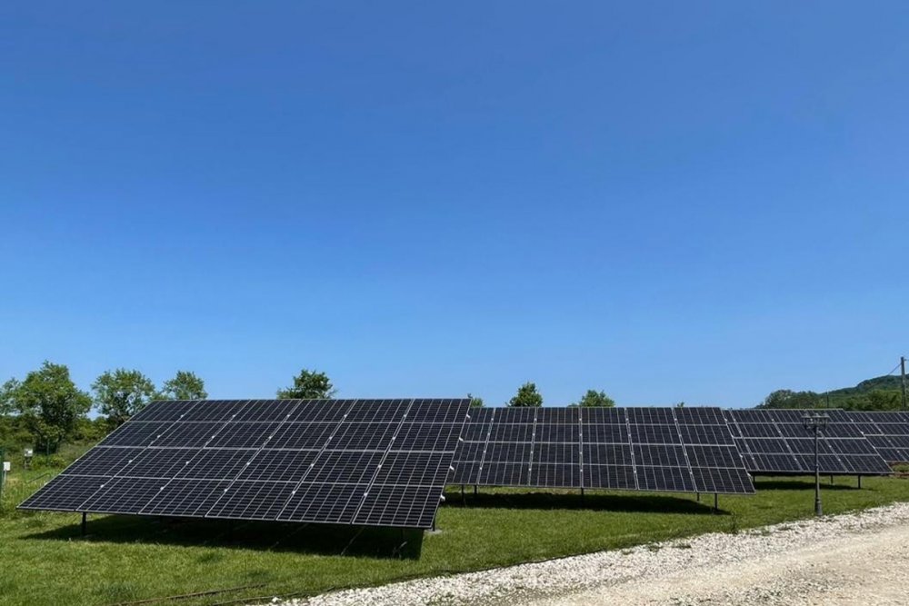 Cum găsești un distribuitor de panouri fotovoltaice de încredere, în România anului 2025 (P)