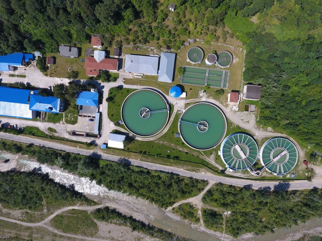 Criza apei. Surse: Apa menajeră ar putea fi reluată de vineri, iar apa potabilă pe 8 decembrie, dacă analizele DSP sunt conforme