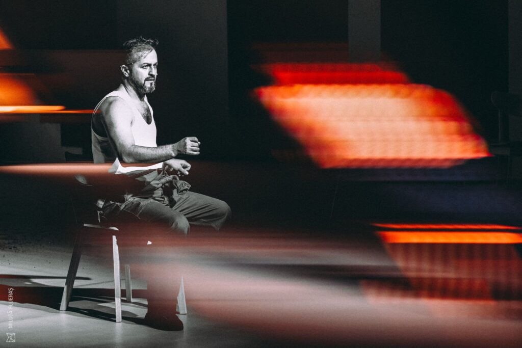 Actorul și regizorul Răzvan Oprea, despre teatrul ca misiune: Arta adevărată cere curaj și responsabilitate