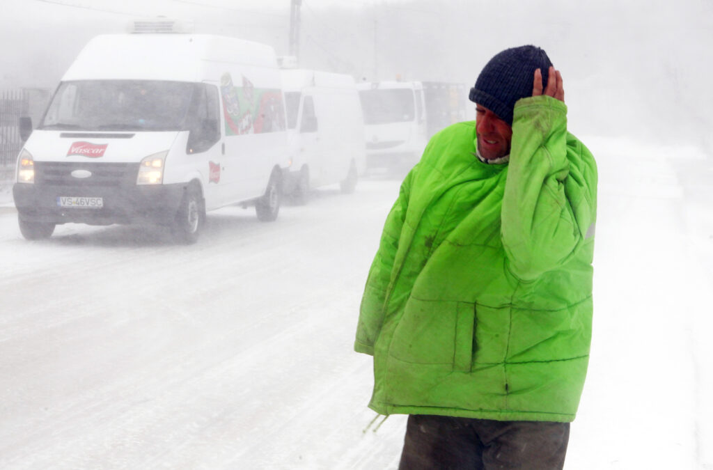 Ger în aproape toată România. Coduri galbene de viscol și temperaturi scăzute