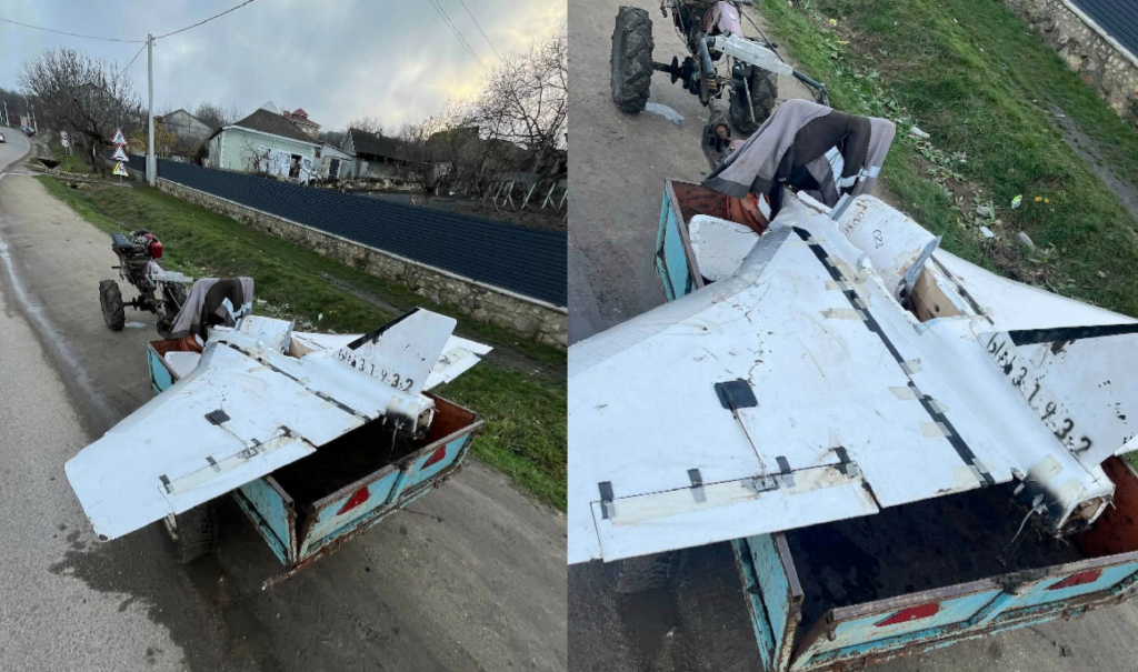 Un sătean din R Moldova „a recoltat” o dronă de pe câmp. A plimbat drona cu remorca unui motocultor prin comună. Sătenii speriați l-au chemat pe primar