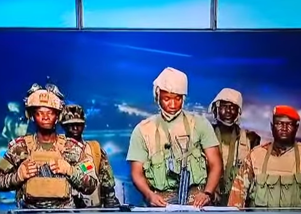 O nouă lovitură de stat. Un grup de soldați anunță că a preluat controlul. Președintele spune că armata e încă cu el