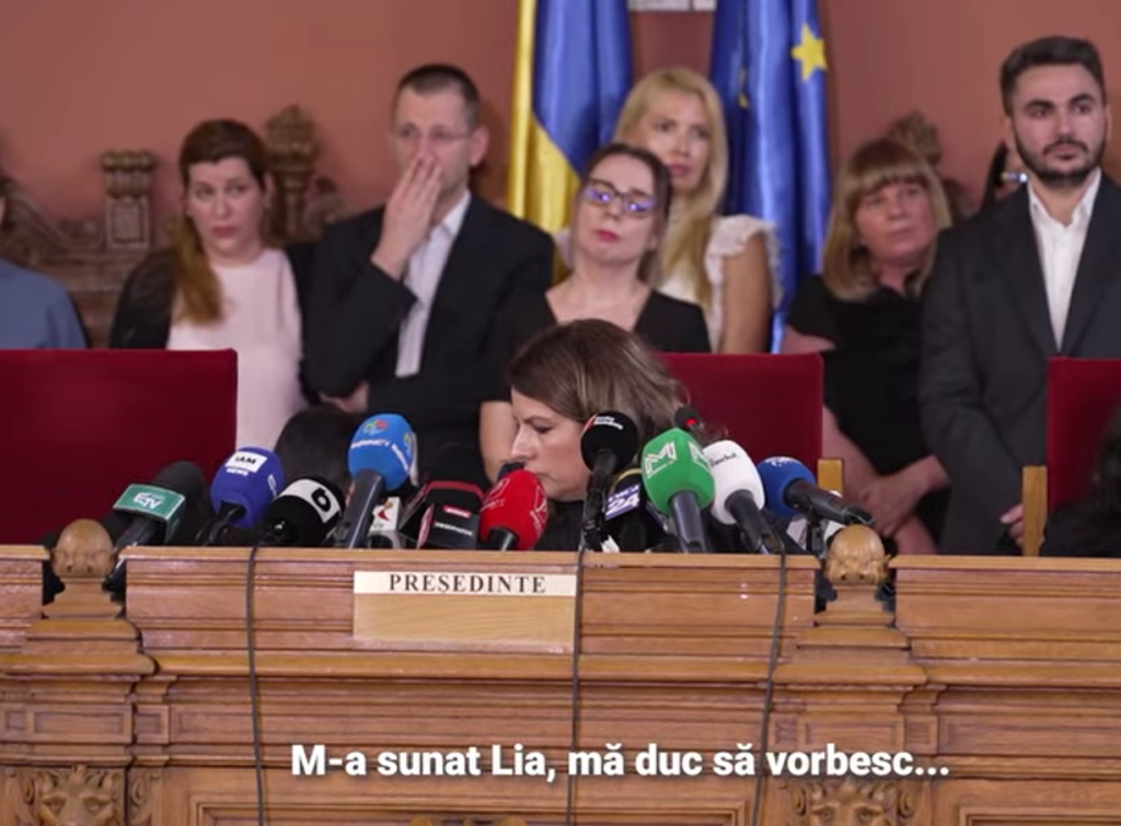 „M-a sunat Lia, mă duc să vorbesc”. Moment bizar în conferința de azi de la CAB. Vicepreședinta dispare să răspundă la un telefon și se întoarce cu un răspuns