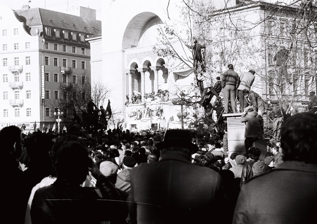 CNSAS avertizează asupra unor narative false despre Revoluția din 1989: Documente din Arhiva Securității consemnează ordinul „Se lichidează radical!”