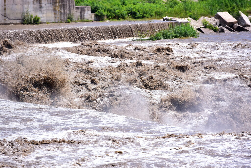 Cod galben de inundații în 4 județe până marți la amiază