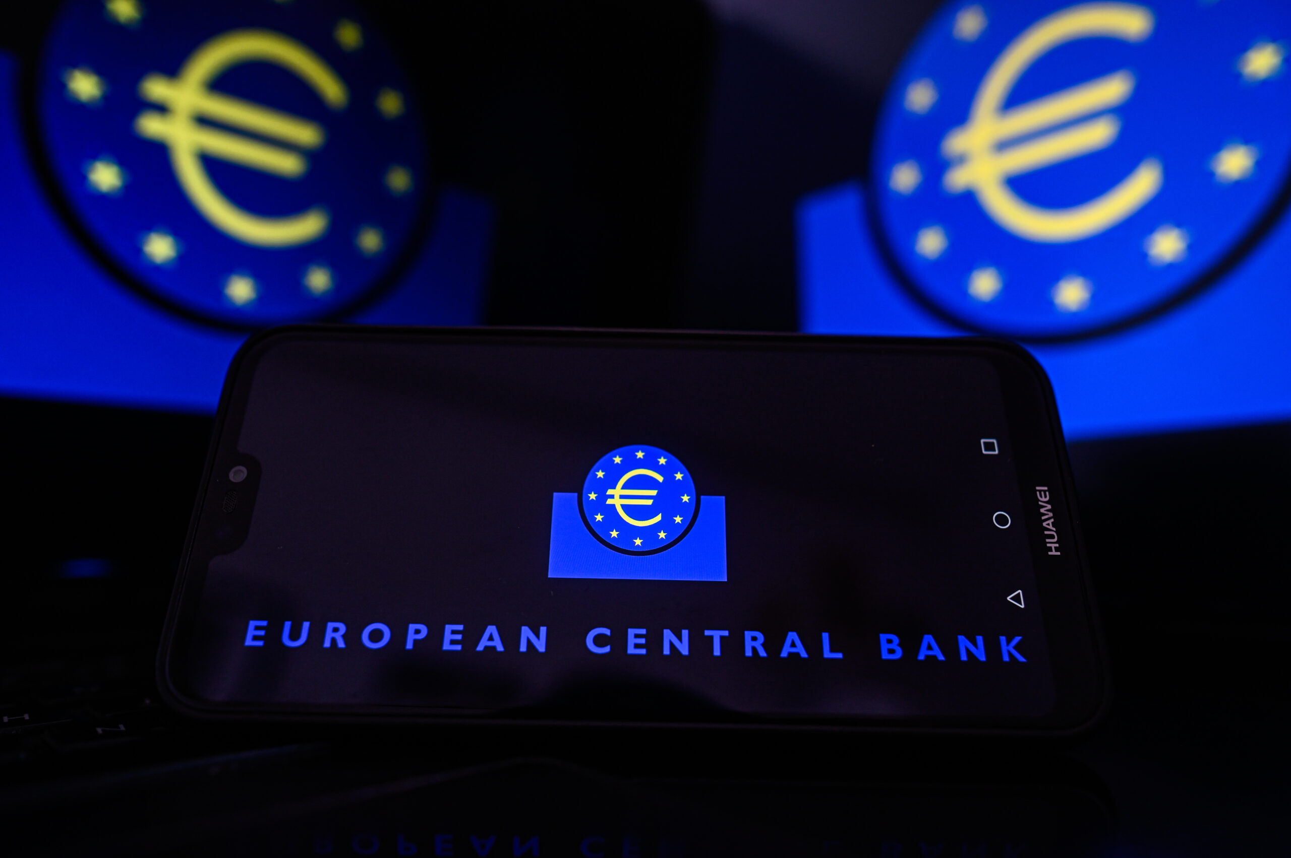 BCE va testa 110 bănci din zona euro