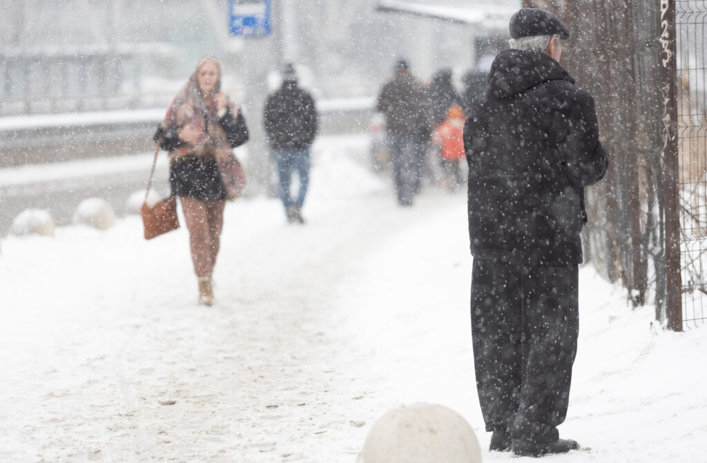 Sudul țării, sub cod galben de ninsori în Ajunul Crăciunului. În ce zone se așteaptă un strat mai consistent de zăpadă