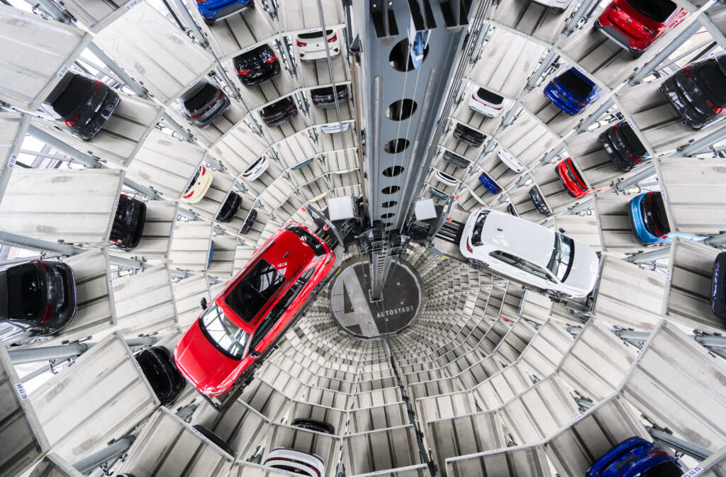 UE va reevalua tarifele impuse vehiculelor electrice Volkswagen fabricate în China