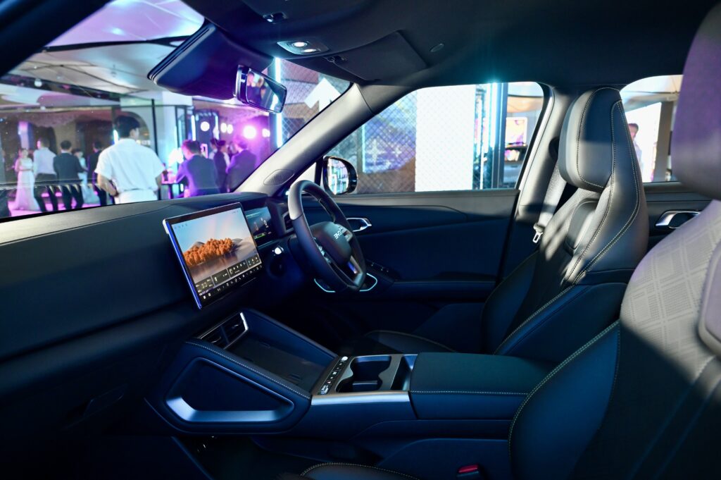 China umple lumea cu mașini pe benzină pe care nu le poate vinde pe piața internă