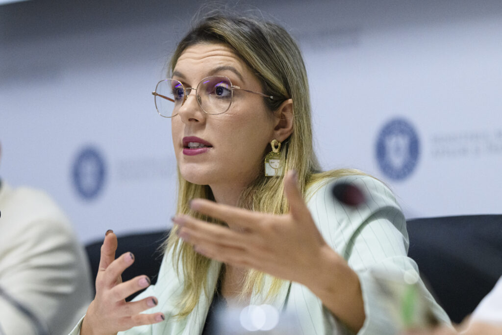 Diana Buzoianu: Nu îmi dau demisia. Va fi mai rău de atât. Voi continua reformele