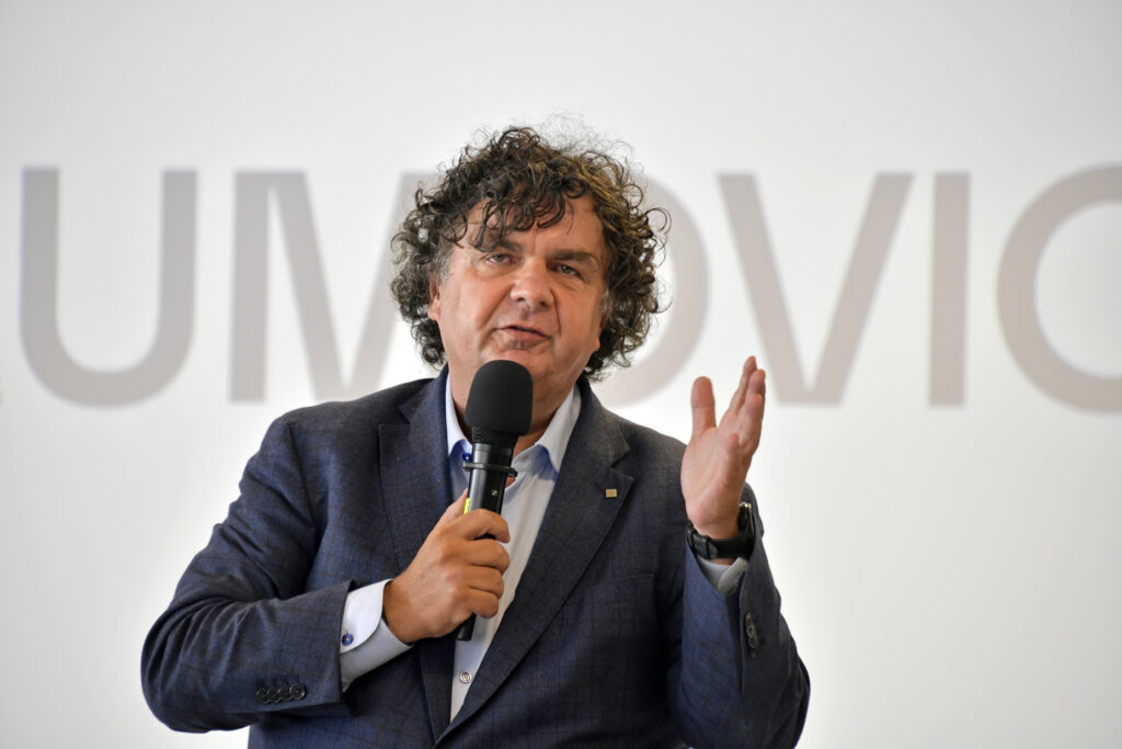 Labor market analysis in 2025: Upward trend in construction, layoffs in automotive and IT