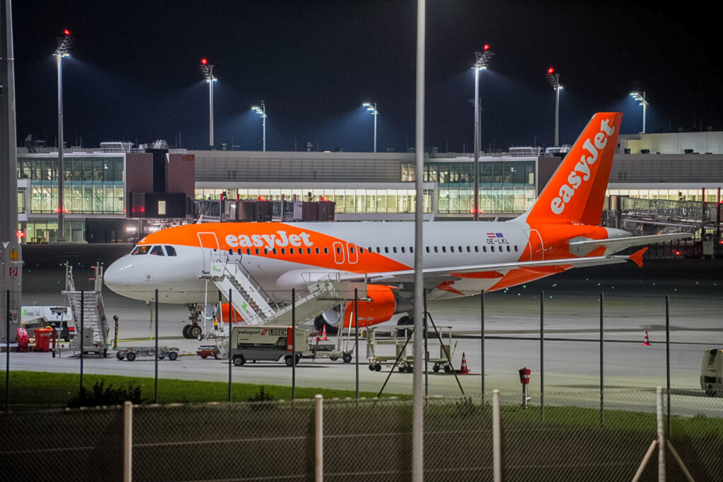 Incident șocant pe un zbor EasyJet: O familie ar fi încercat să transporte cadavrul bunicii, pretinzând că doarme