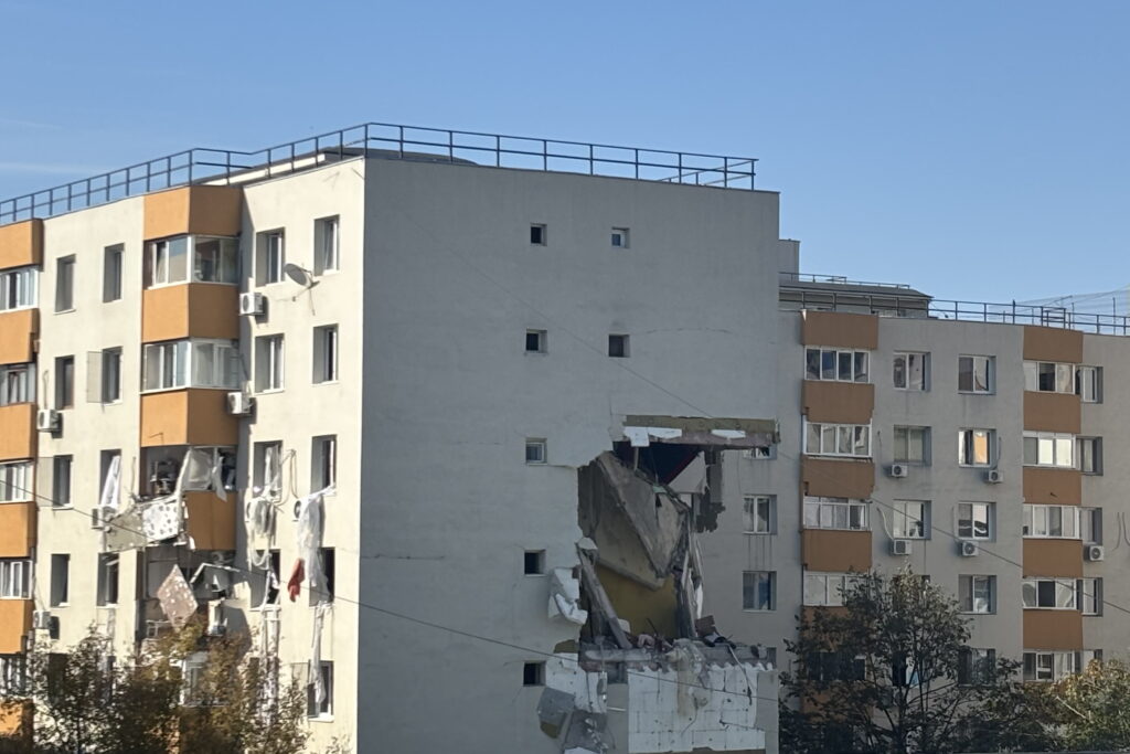 Un parlamentar acuză Guvernul de indiferență în cazul blocului avariat din Rahova: Câte vieți trebuie să mai fie distruse ca să-și amintească faptul că România are cetățeni, nu doar taxe?