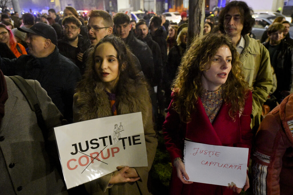 Ieșeni în stradă pentru solidaritate cu judecătoarea Moroșanu: Nu e singură, suntem cu ea