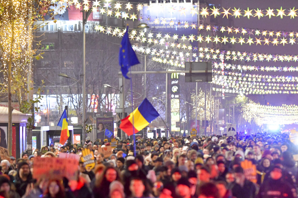 A cincea zi de proteste pentru o justiție independentă. Aproximativ 10.000 de oameni au mers în marș spre Piața Victoriei: „Lia, Lia, te așteaptă pușcăria”