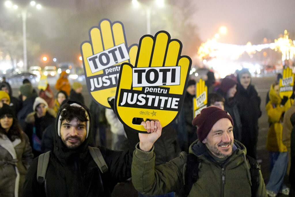 Protest la Cotroceni în ziua consultărilor pe Justiție. Declic anunță „protestul colind”: „Colindăm, justiția să reparăm!”