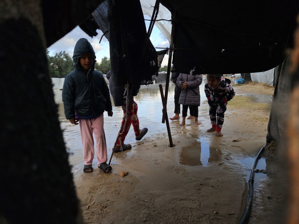 Un bebeluș a murit din cauza frigului în Gaza