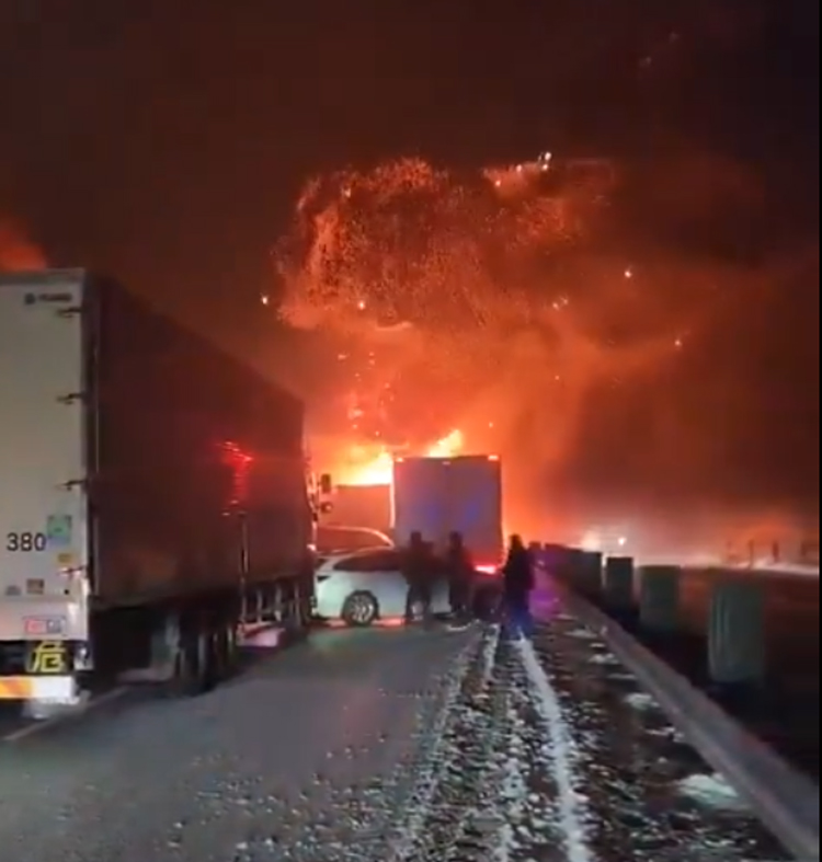 Accident grav pe o autostradă din Japonia: un mort și 26 răniți și peste 50 de vehicule implicate