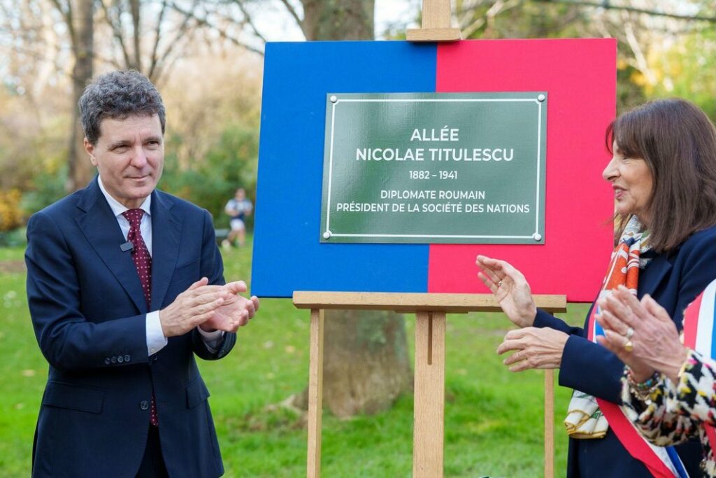 Nicușor Dan, întâlnire cu primarul Parisului. A inaugurat aleea Nicolae Titulescu din Parcul Monceau