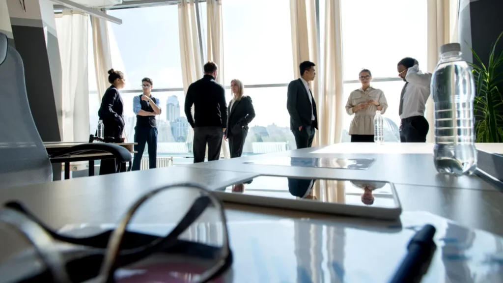 Prima reacție a specialiștilor în atragerea forței de muncă din străinătate după ce Guvernul a lansat un proiect de OUG pentru schimbarea legislației