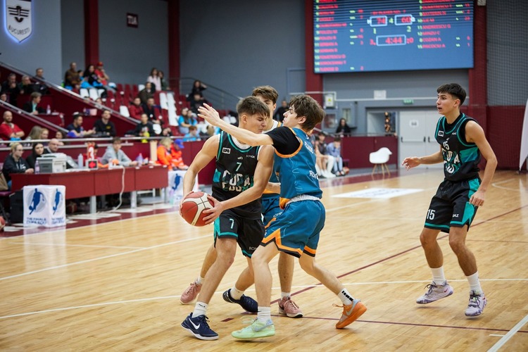 „Liga Liceelor”, în Parlament: elevii ar putea avea o competiție sportivă națională