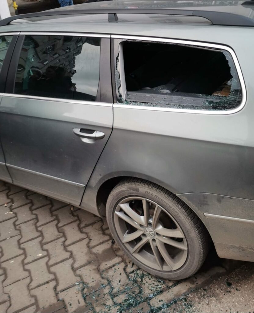 Un copil de 2 ani a rămas blocat într-o mașină, în Botoșani