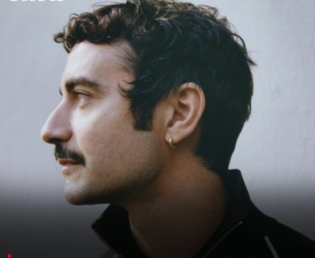 Directorul de creație Versace pleacă la scurt timp după vânzarea casei de modă către Prada