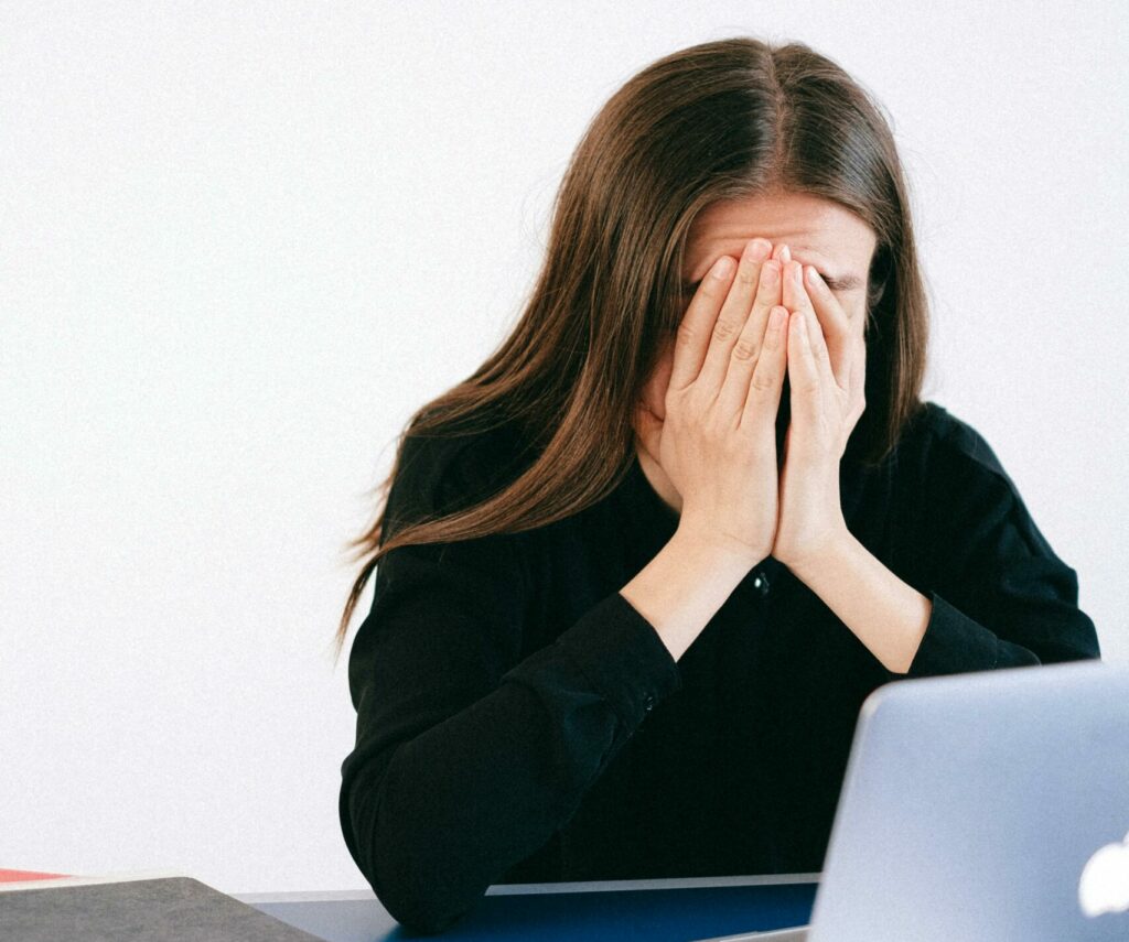 Tânără de 22 de ani din Spania, concediată pentru că venea prea devreme la birou