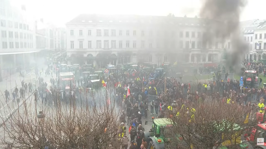 Proteste la Bruxelles: Fermierii au câștigat prima luptă. Semnarea acordului Mercosur, amânată până în ianuarie| FOTO-VIDEO