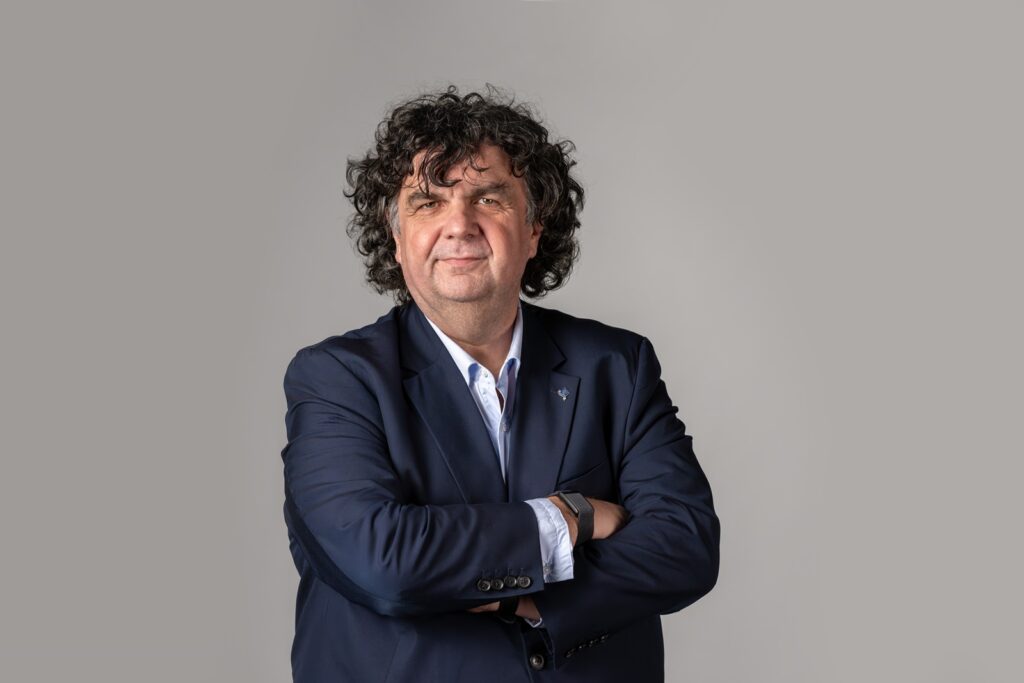 Analiză a pieței muncii în 2025: Trend ascendent în construcții, concedieri în automotive și IT