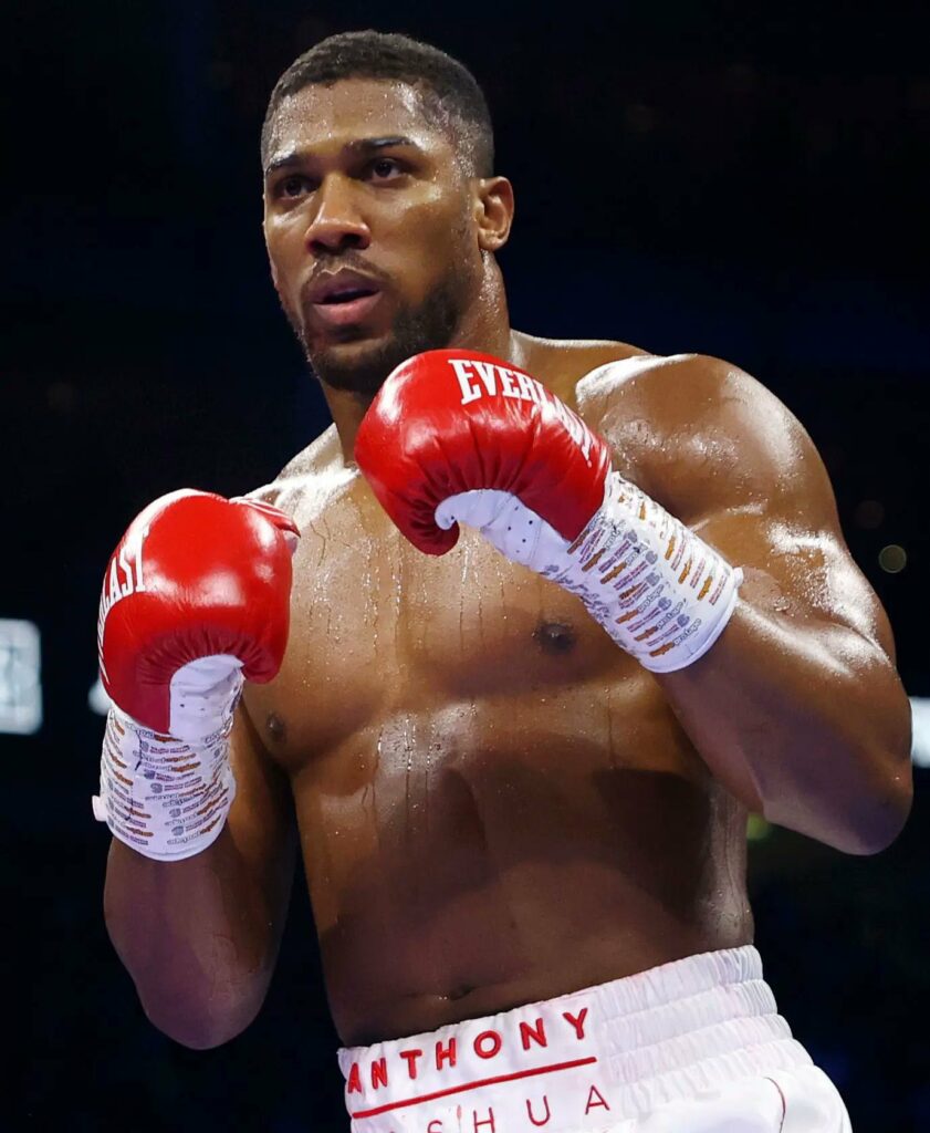 Boxerul Anthony Joshua, rănit într-un accident rutier în Nigeria. Două persoane au murit