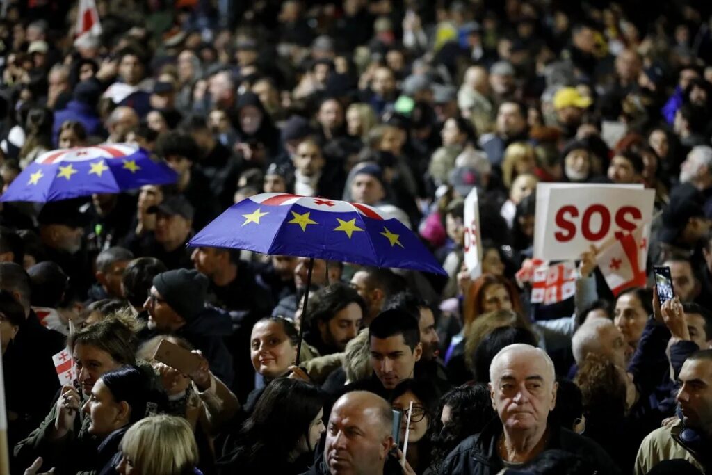 Arma chimică interzisă din Primul Război Mondial folosită în Georgia. Protestatarii au arsuri pe piele