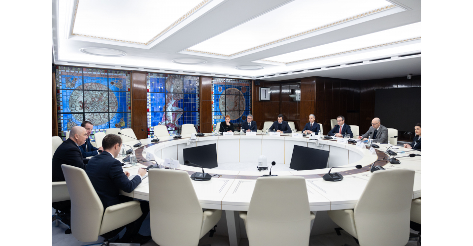 Mediul de afaceri cere eliminarea impozitului minim pe cifra de afaceri. Variantele propuse de premier