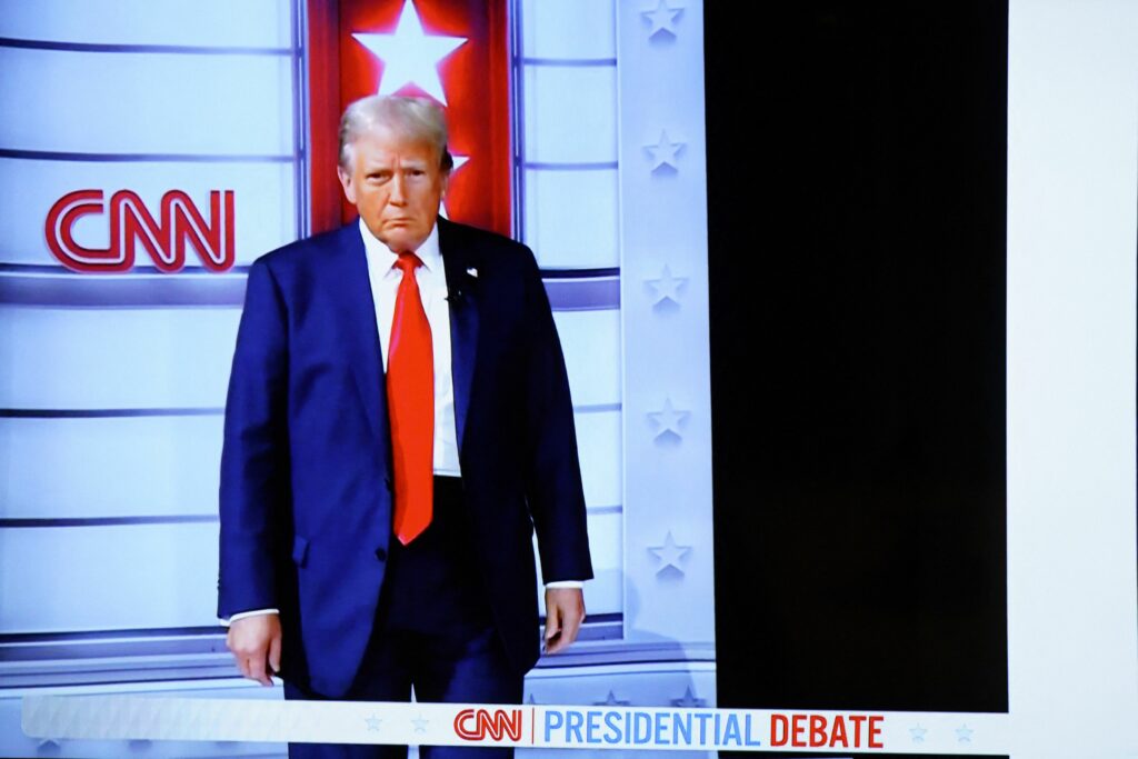 Trump vrea ca CNN să aibă un nou proprietar și „ar trebui vândută” ca parte a oricărei tranzacții cu Warner Bros