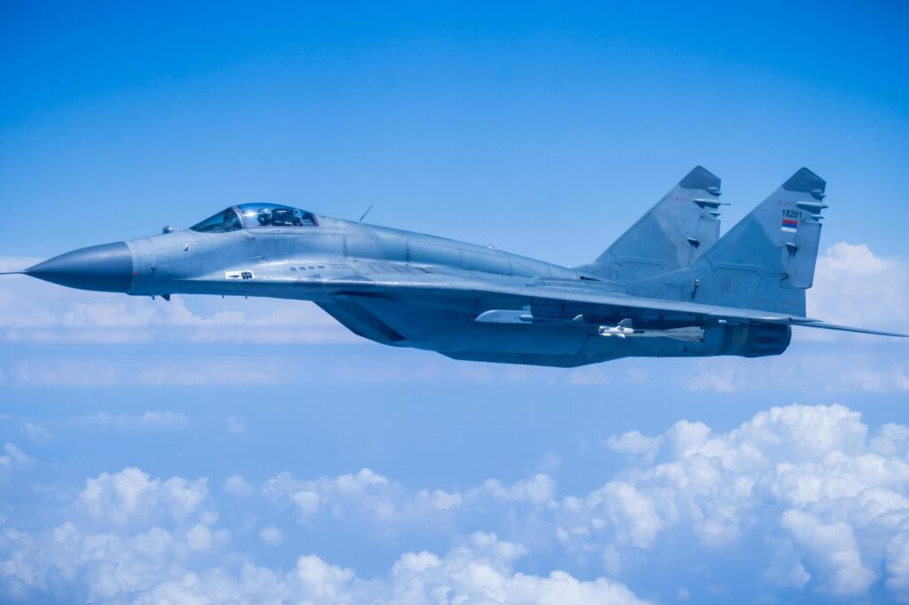 Un înalt oficial polonez susține că Președintele Nawrocki nu a fost informat despre planurile de a transfera Ucrainei avioane militare