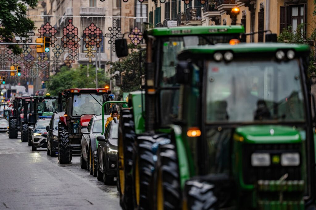 Fermierii protestează cu tractoarele la Bruxelles împotriva acordului UE-Mercosur
