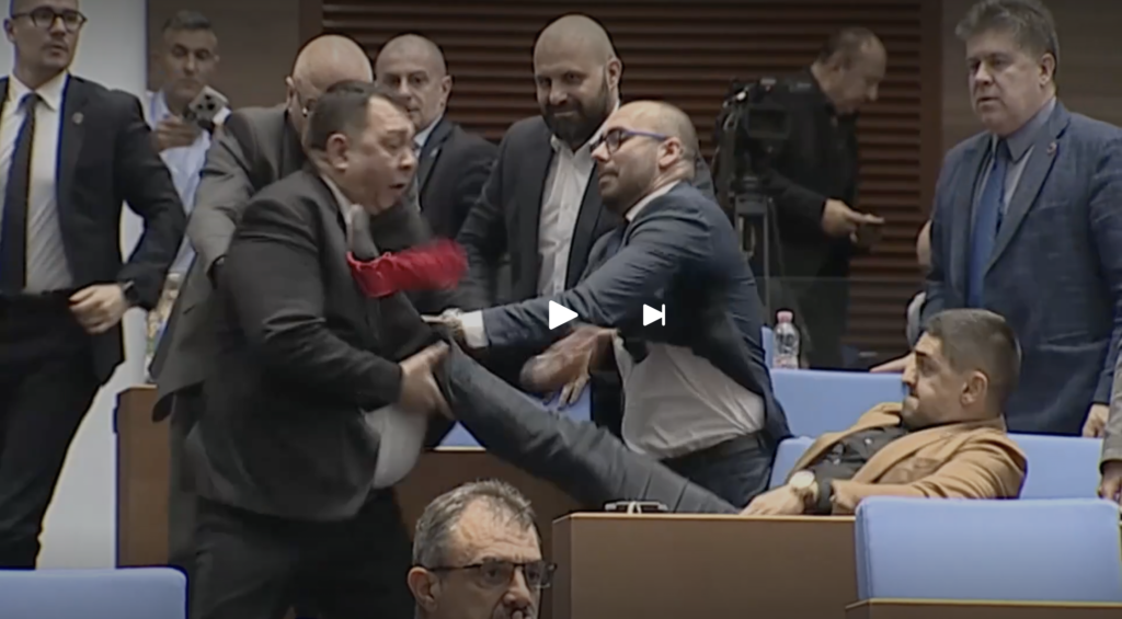 Scandal și violențe în Parlamentul din Bulgaria la dezbaterea bugetului de stat