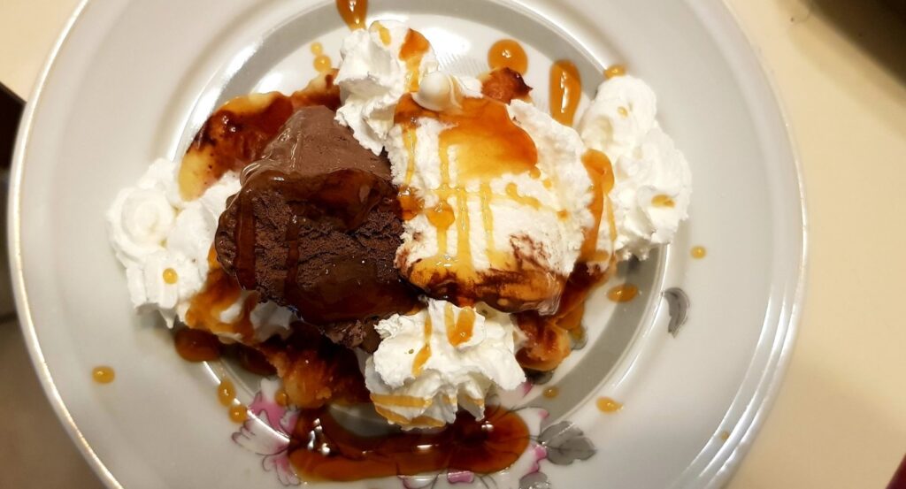 „Înghețata caldă” cucerește Roma: Cum se prepară desertul special al iernii