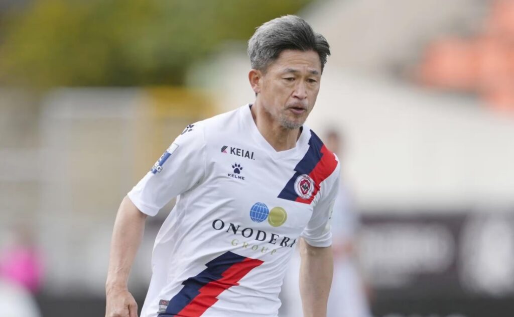 Cel mai vârstnic fotbalist profesionist din lume, semnează pentru încă un sezon: Ce vârstă are „King Kazu”