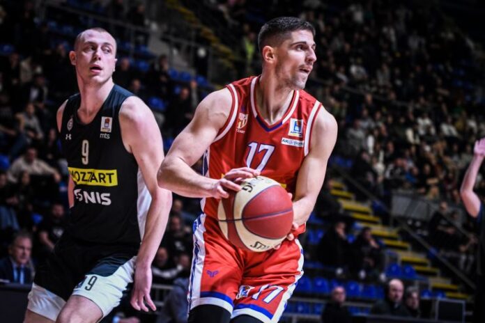 Jucător cu patru sezoane în Liga Adriatică, transferat de CSM Oradea